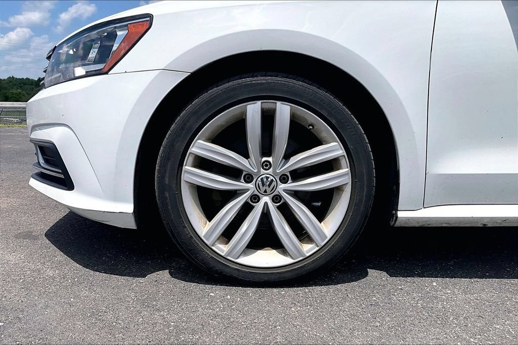 Used 2019 Volkswagen Passat 2.0T Wolfsburg w/ Wheels & Sunroof Package FWD image 2