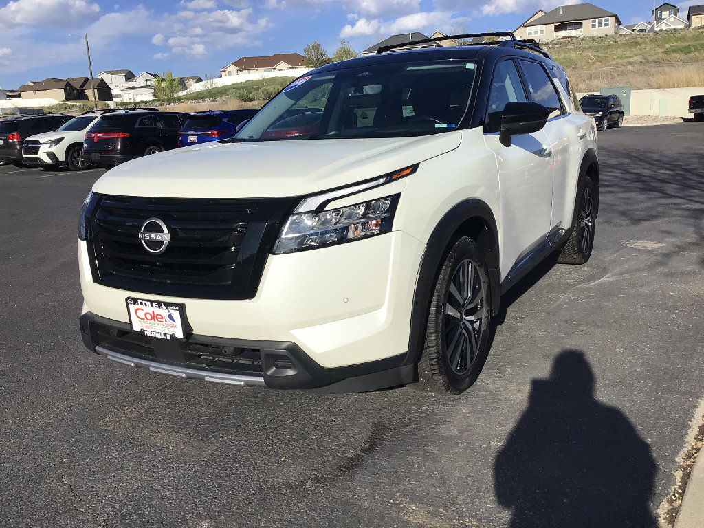 Used 2023 Nissan Pathfinder Platinum w/ Black Appearance Package AWD/4WD image 2