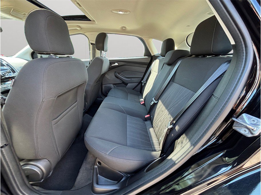 Used 2017 Ford Focus SEL FWD image 29