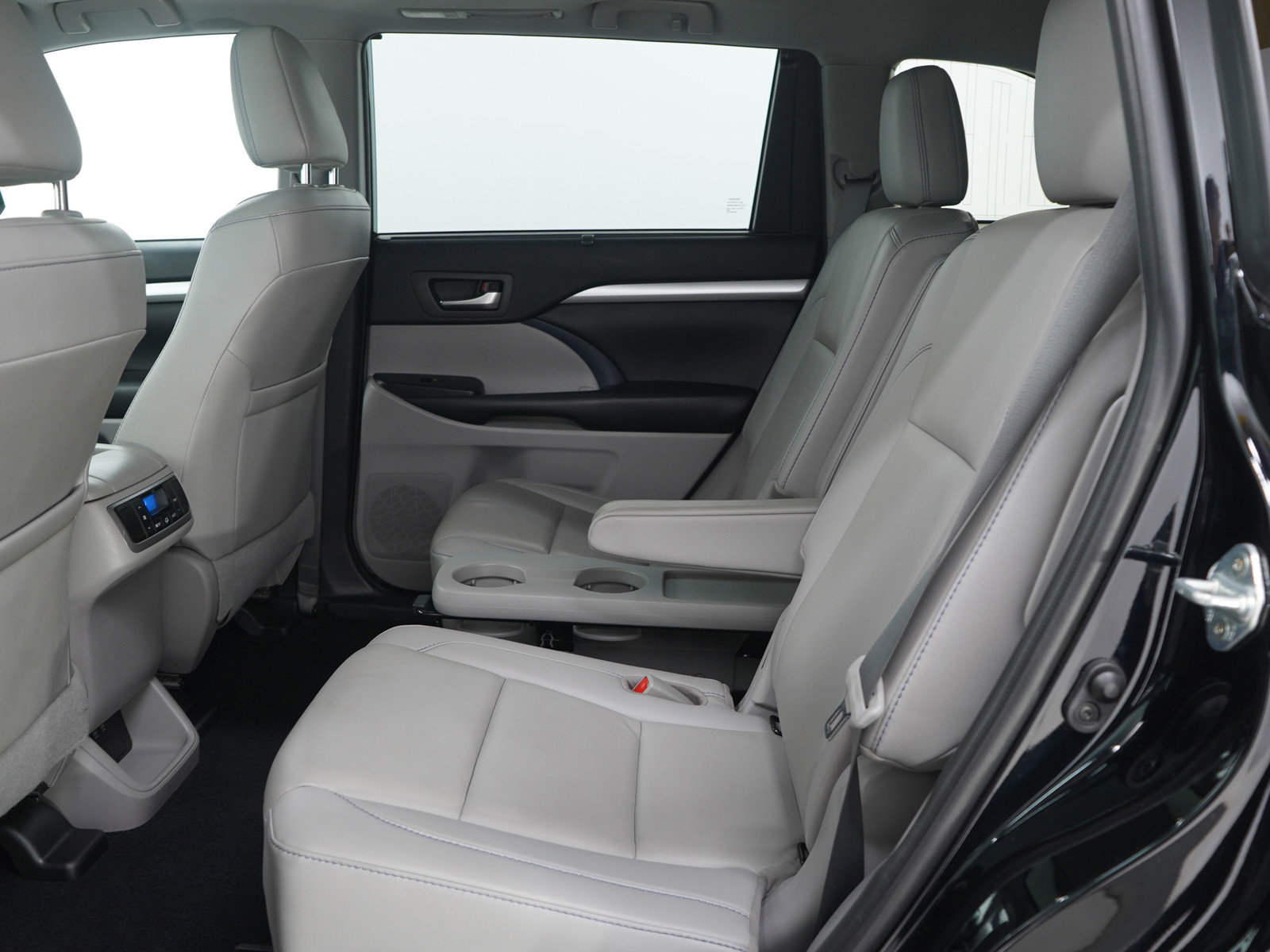 Used 2019 Toyota Highlander XLE image 17