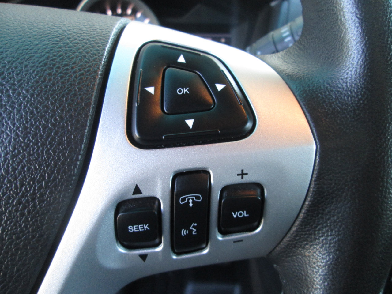 Used 2013 Ford Explorer XLT image 24