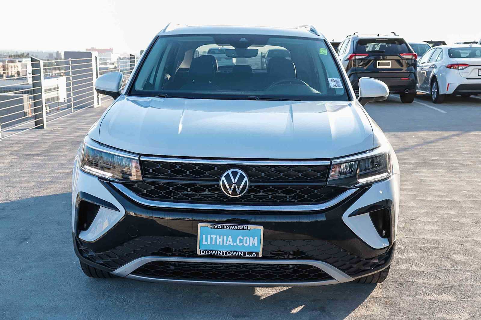 Used 2022 Volkswagen Taos SE image 2