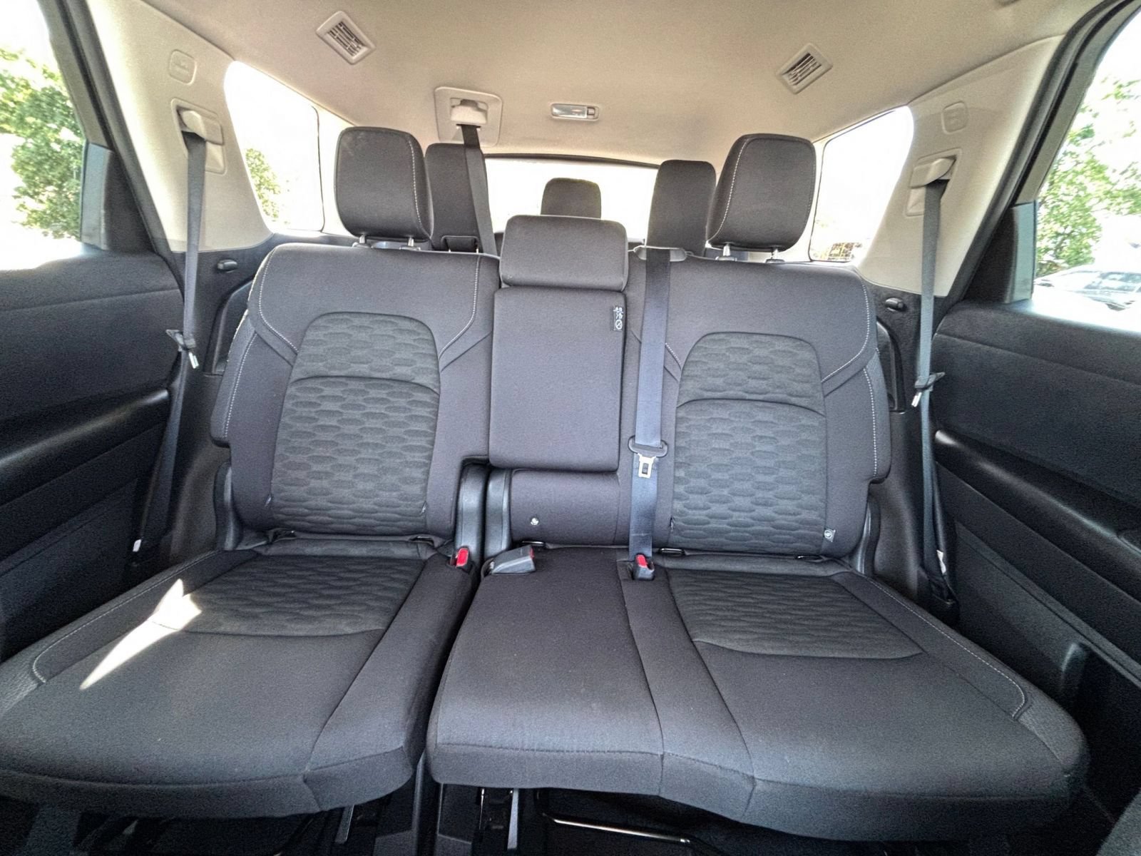 Used 2025 Nissan Pathfinder SV FWD image 41