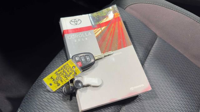 Used 2018 Toyota Corolla LE FWD image 16