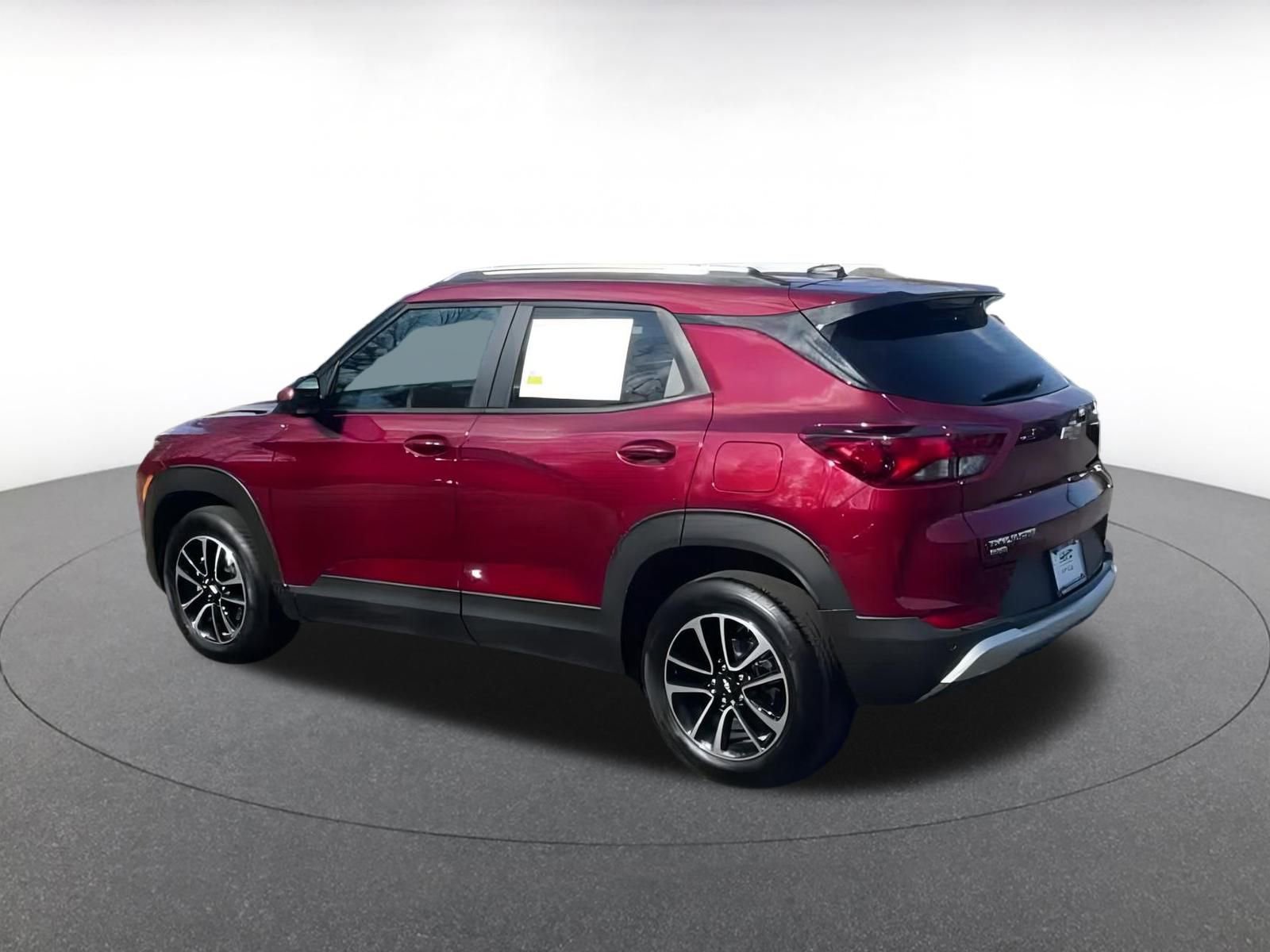 Used 2025 Chevrolet TrailBlazer LT w/ Driver Confidence Package image 9