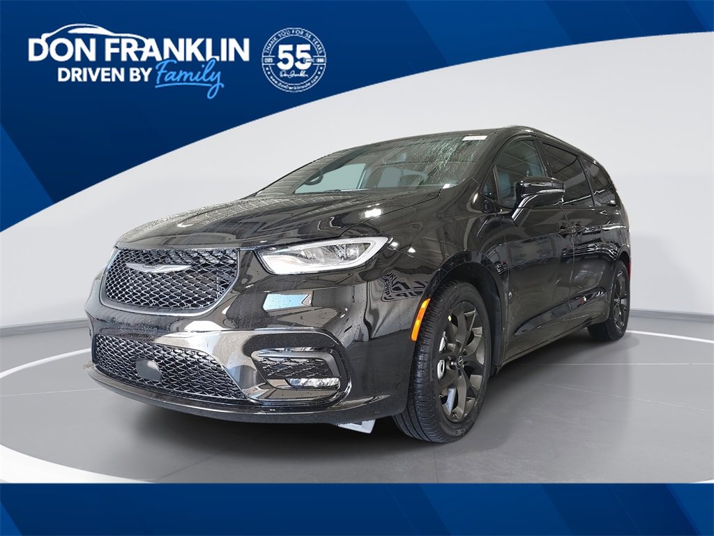 New 2026 Chrysler Pacifica Select w/ S Appearance Package