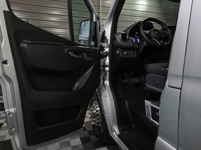 Used 2022 Mercedes-Benz Sprinter 3500 image 30