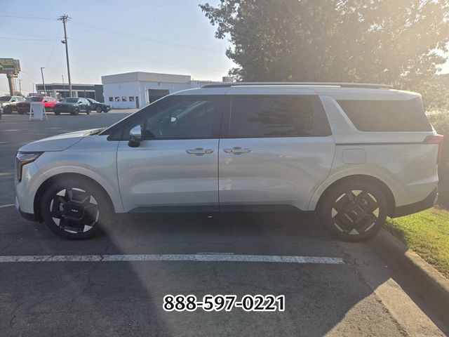 Used 2026 Kia Carnival EX FWD image 2