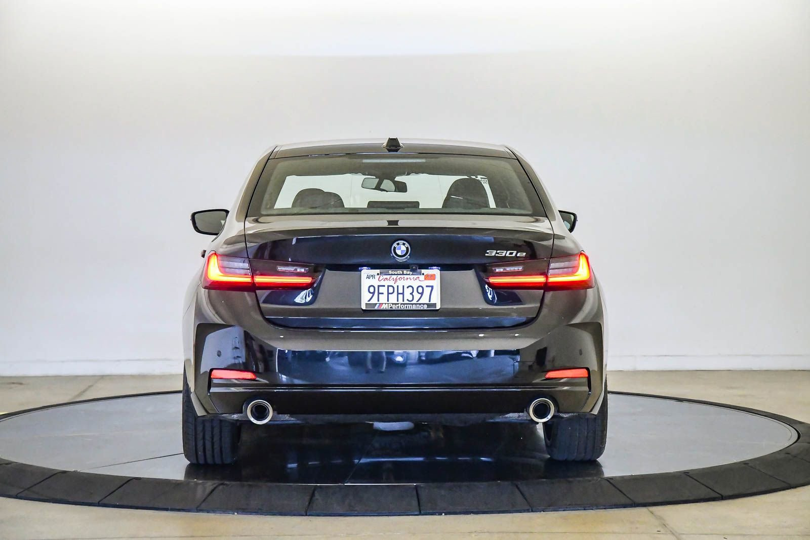 Certified 2023 BMW 330e w/ Premium Package RWD image 3