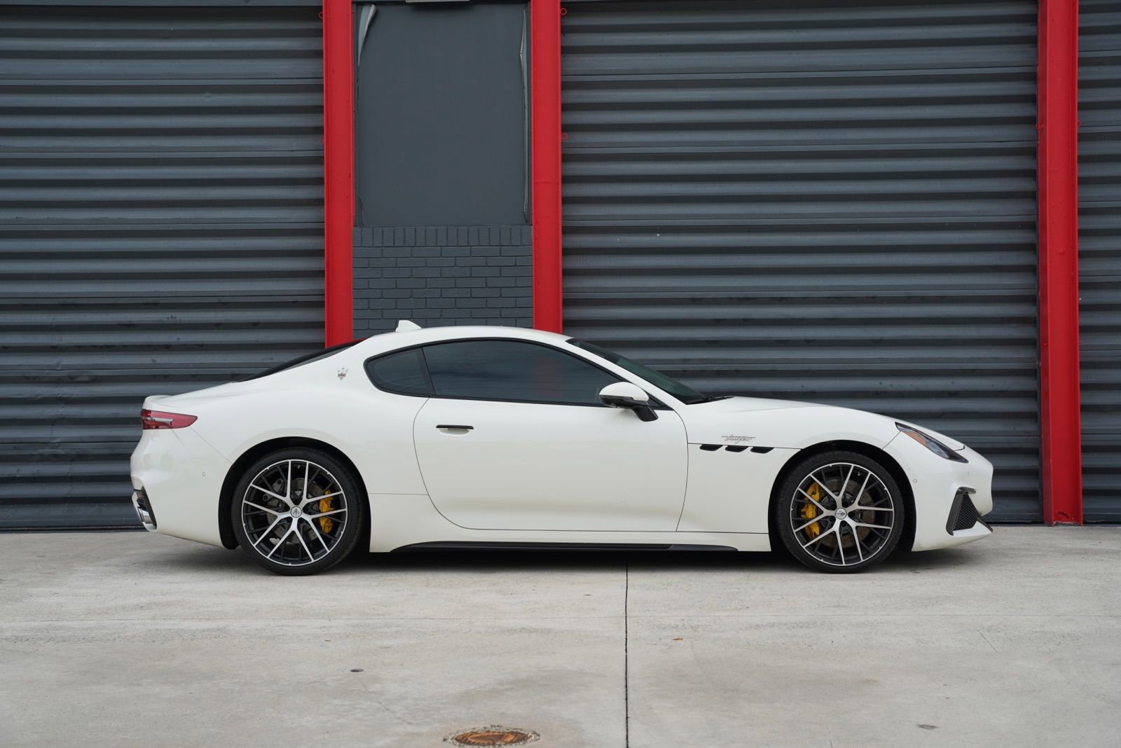 Used 2024 Maserati GranTurismo Trofeo AWD/4WD image 3