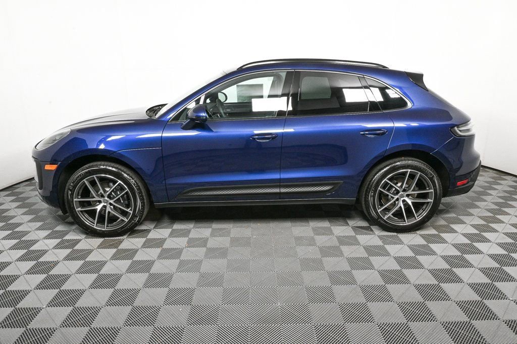 Certified 2025 Porsche Macan image 2