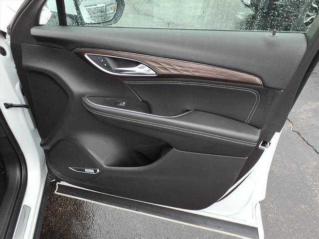 Used 2022 Buick Envision Avenir w/ Technology Package II image 25