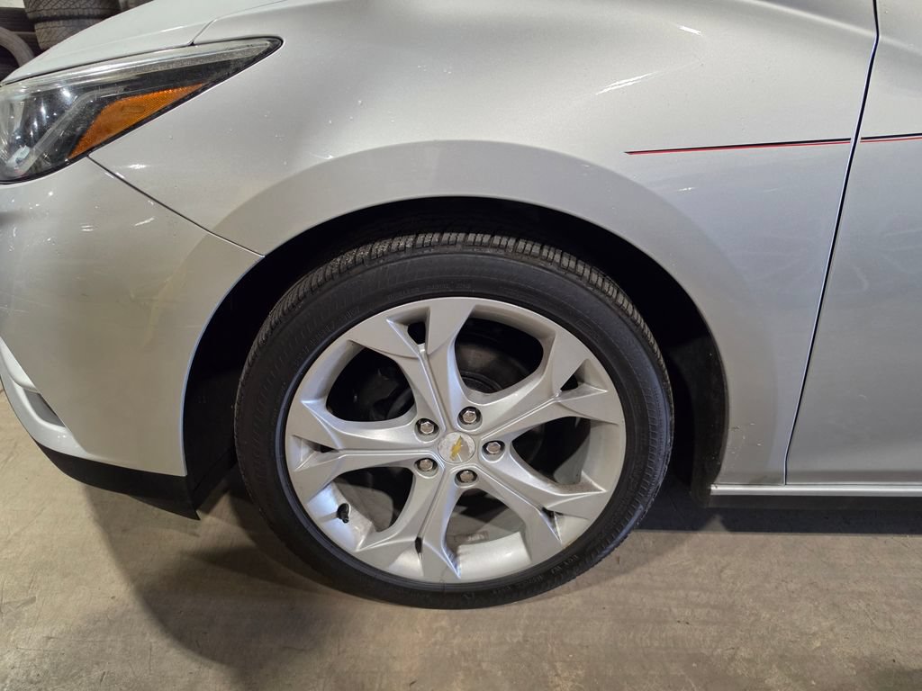 Used 2017 Chevrolet Cruze Premier FWD image 3