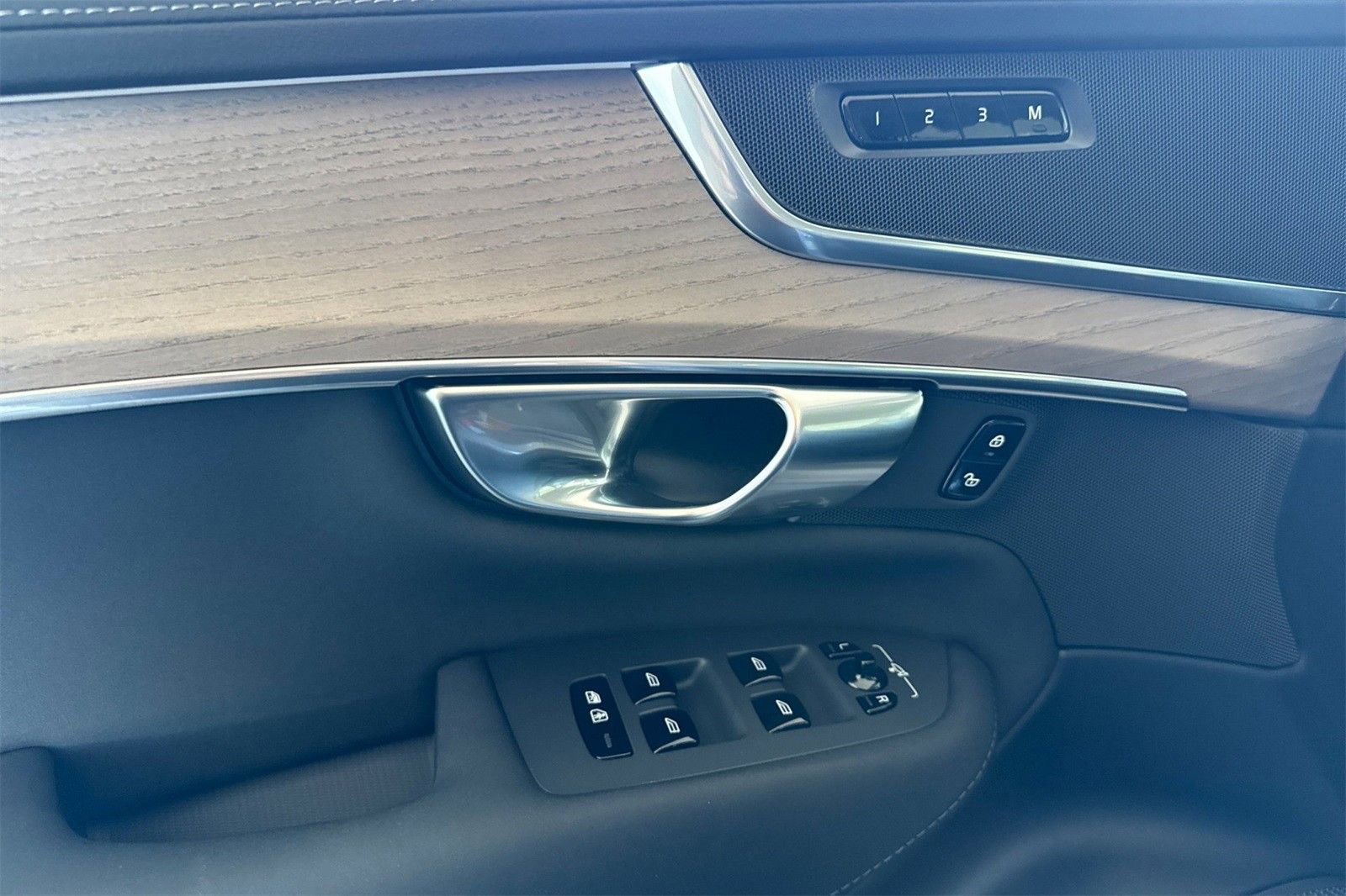 New 2026 Volvo XC90 B6 Core w/ Protection Package image 12