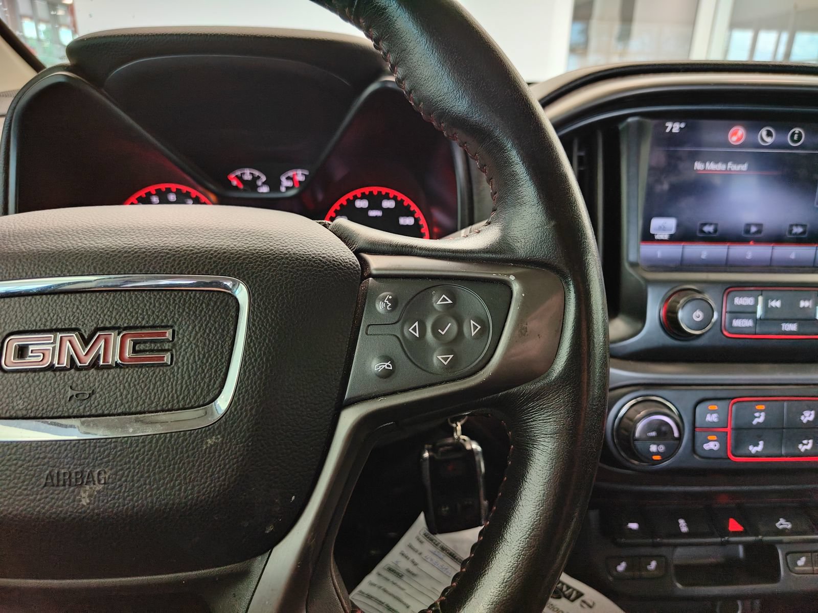 Used 2015 GMC Canyon SLE AWD/4WD image 10