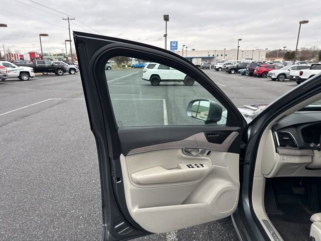 Used 2020 Volvo XC90 T8 Inscription w/ Protection Package Premier image 10