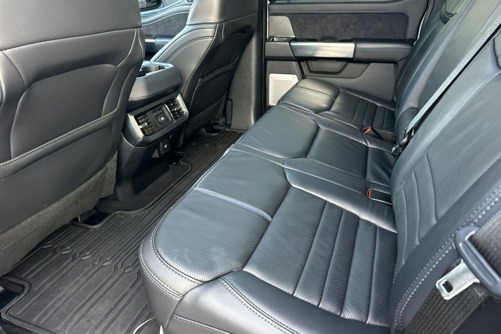 Used 2025 Ford F450 Platinum w/ FX4 Off-Road Package image 12