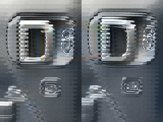 Used 2025 Jeep Wrangler Unlimited Rubicon AWD/4WD image 25