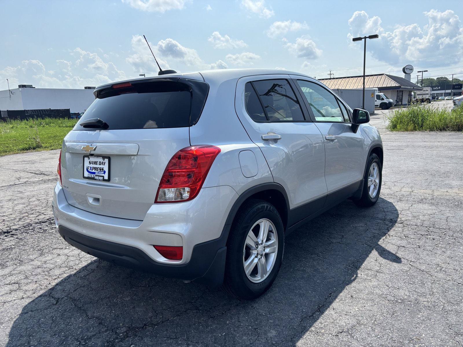Used 2019 Chevrolet Trax LS w/ Tint and Cruise Package FWD image 7
