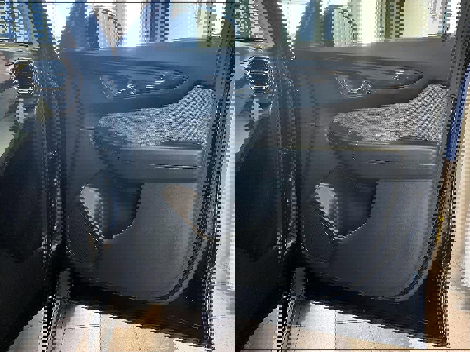 Used 2025 Chevrolet TrailBlazer LT AWD/4WD image 12