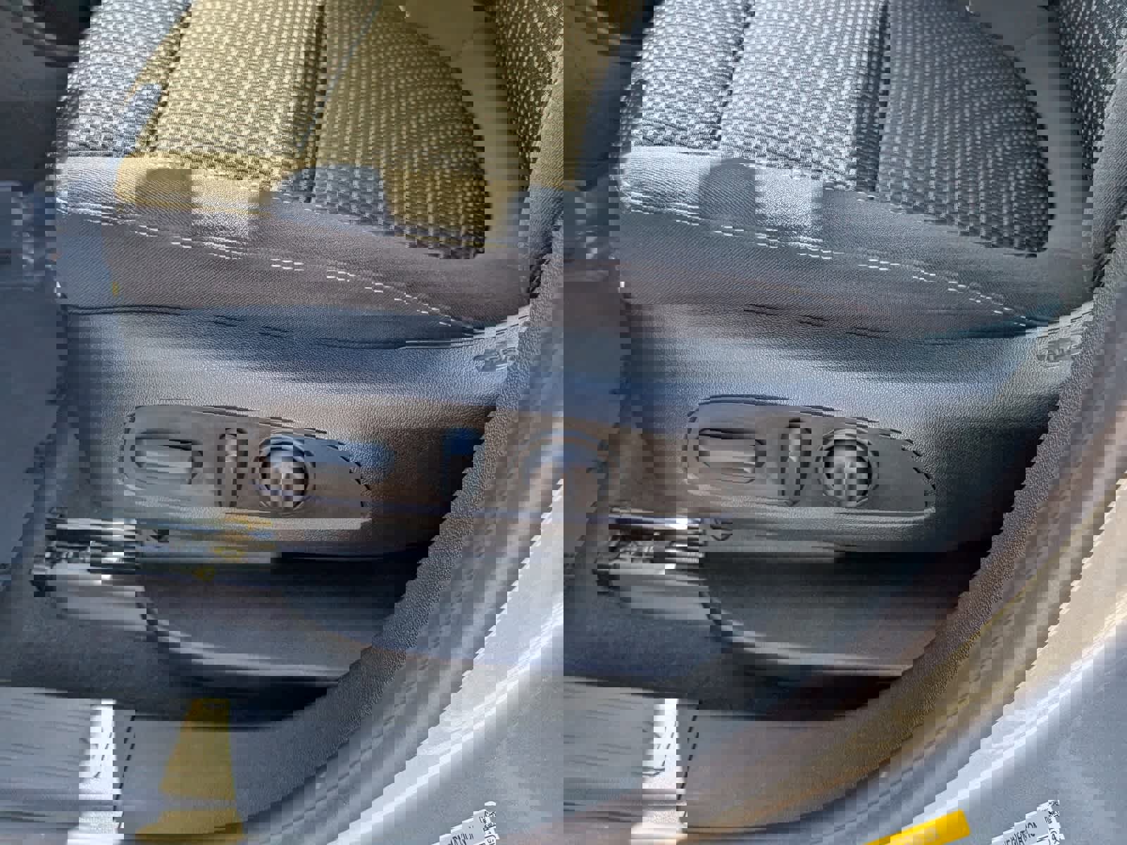 Certified 2023 GMC Acadia SLE w/ Driver Convenience Package image 21