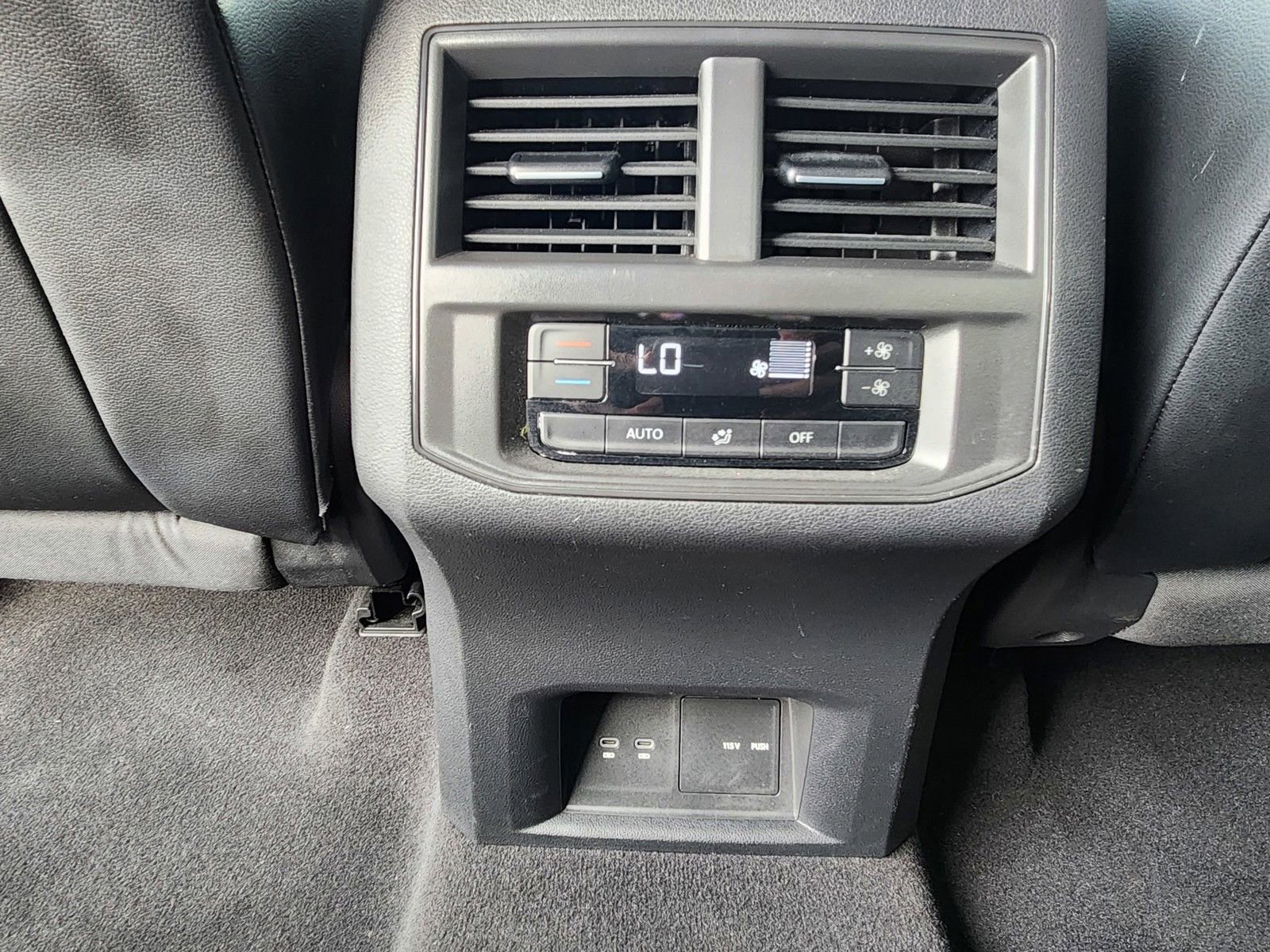 Used 2022 Volkswagen Atlas SE image 28