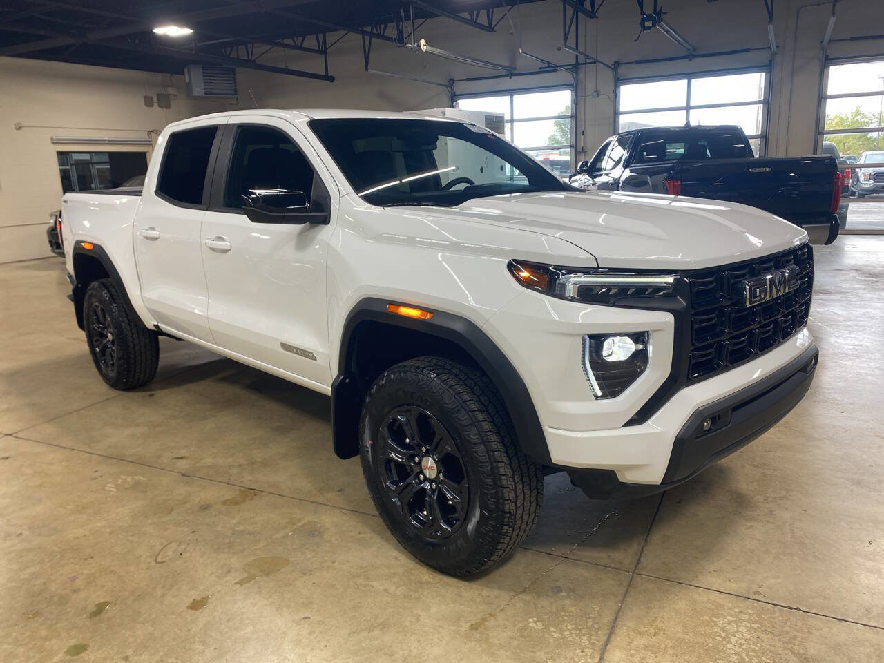 Used 2023 GMC Canyon Elevation image 3
