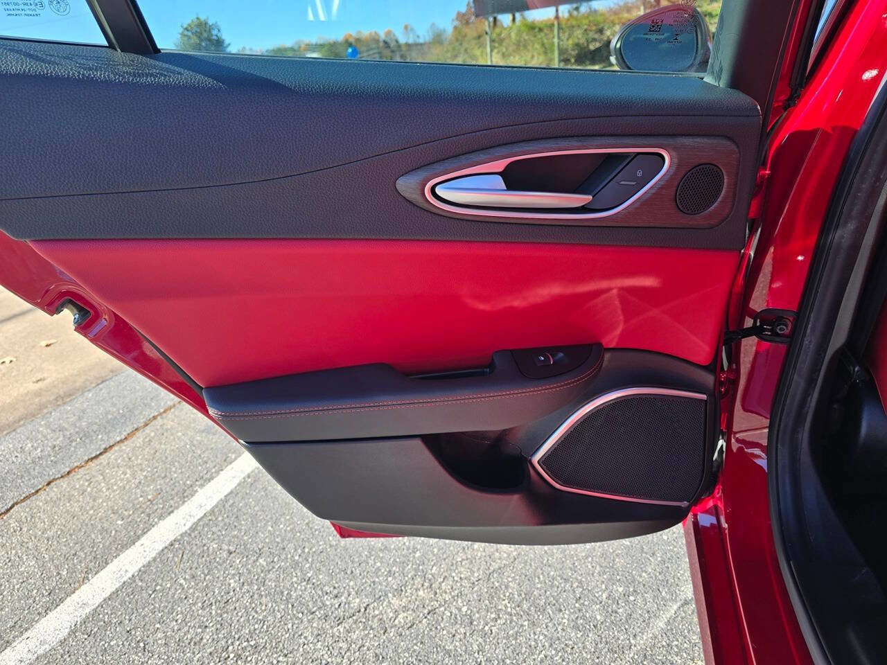 Used 2018 Alfa Romeo Giulia Ti image 15