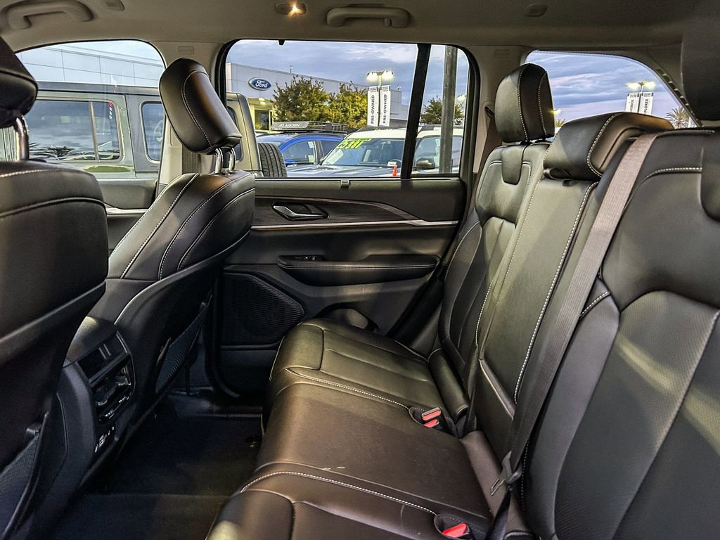 Used 2023 Jeep Grand Cherokee Limited w/ Luxury Tech Group II AWD/4WD image 23
