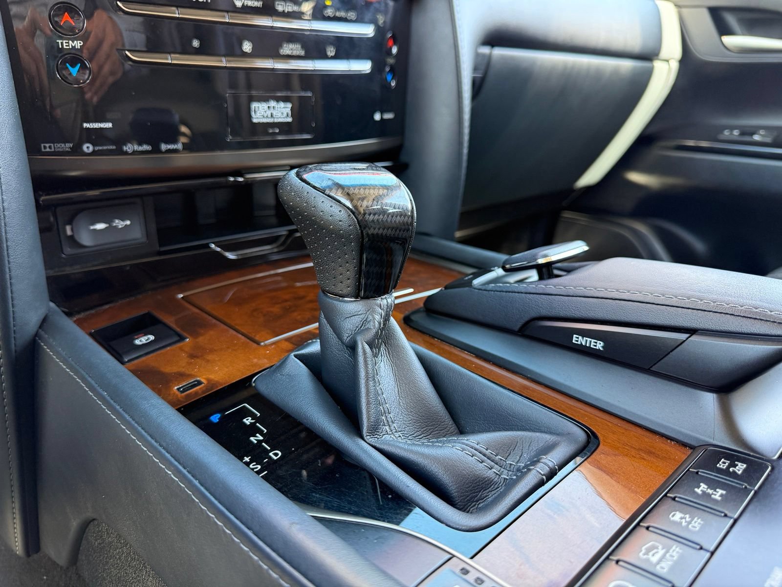 Used 2019 Lexus LX 570 4WD w/ Luxury Package image 51