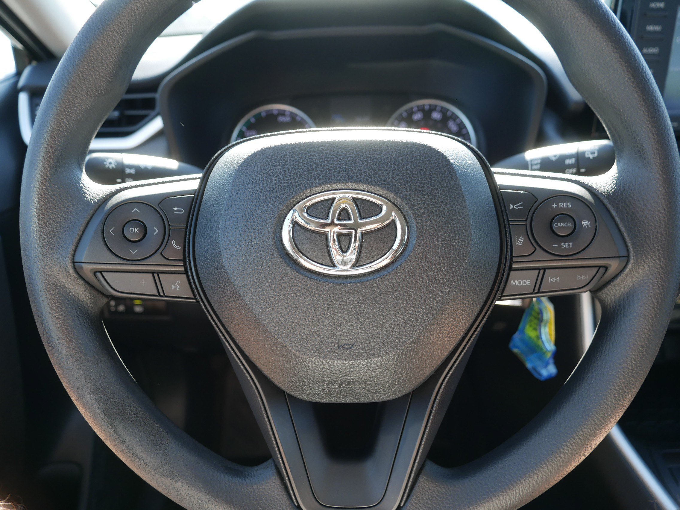 Used 2021 Toyota RAV4 LE AWD/4WD image 25