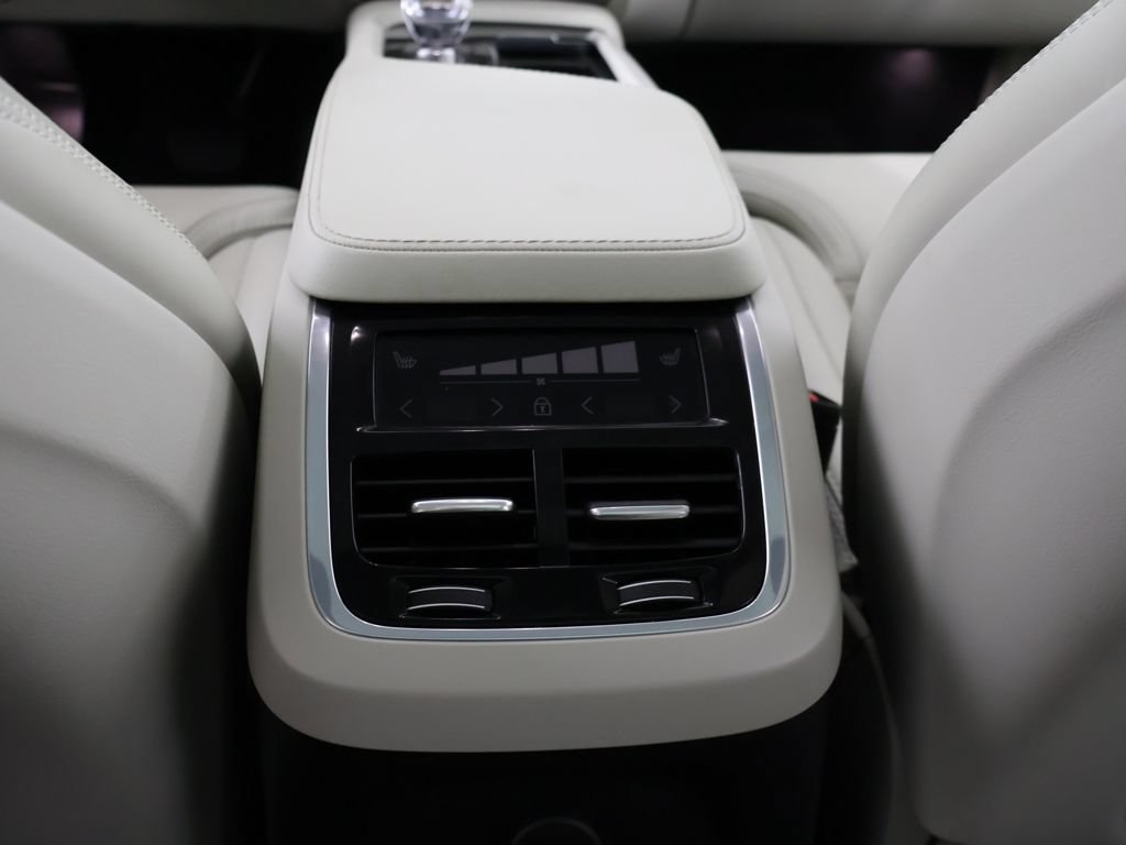 Used 2024 Volvo XC90 T8 Ultimate w/ Protection Package Premier AWD/4WD image 63