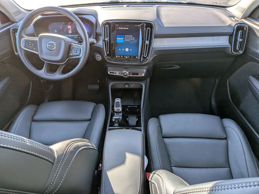Used 2025 Volvo XC40 B5 Plus image 19