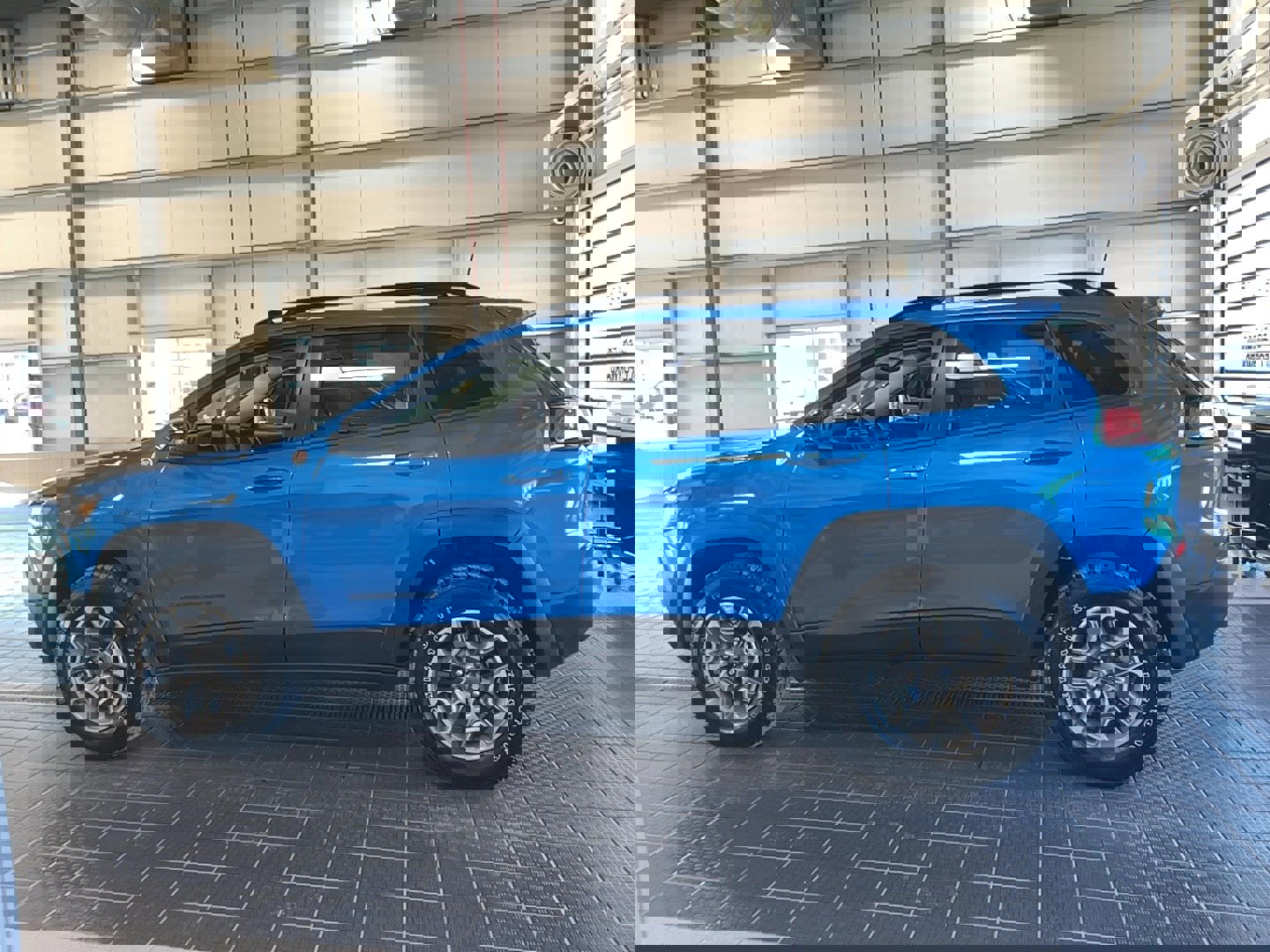 Used 2022 Jeep Cherokee Trailhawk w/ Sun, Sound & Nav Group image 15