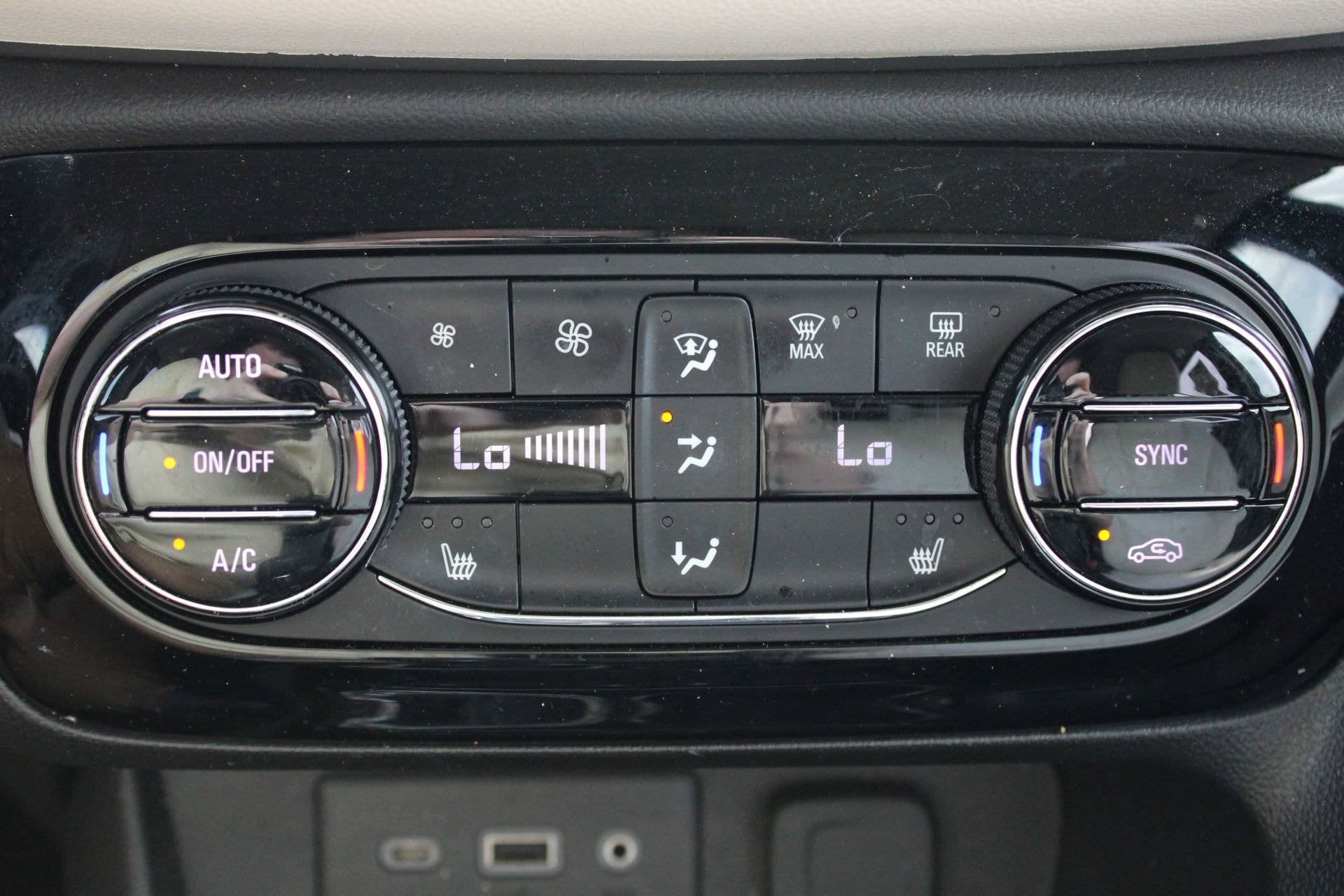 Used 2023 Buick Encore GX Select FWD image 36