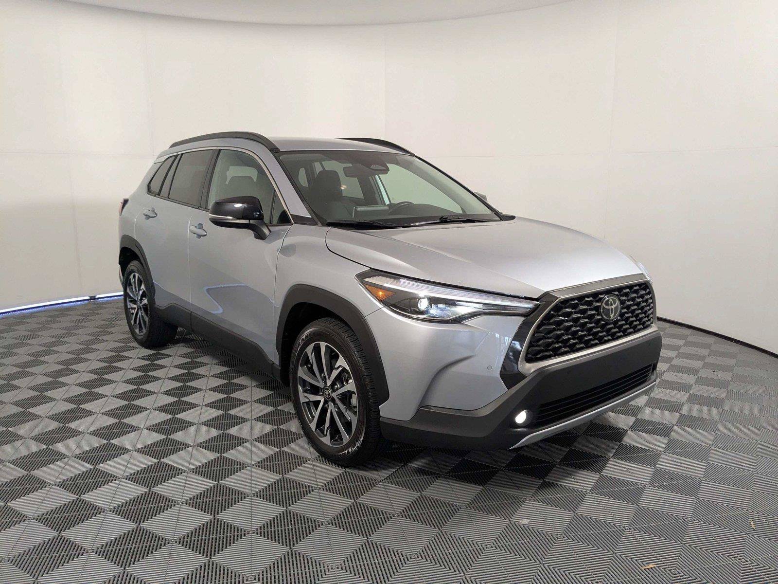 Certified 2025 Toyota Corolla Cross XLE FWD image 3