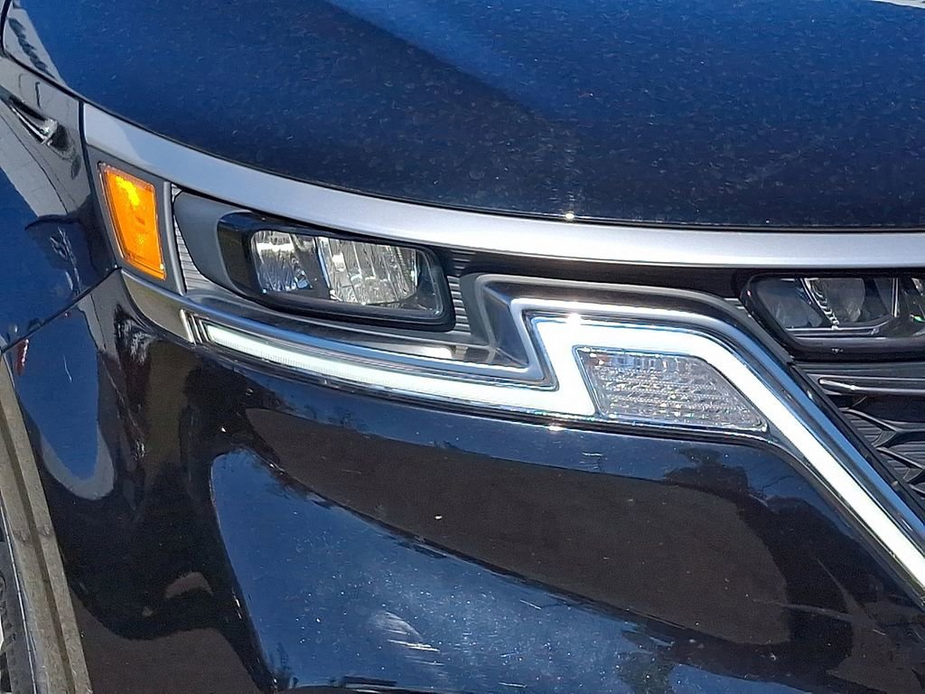 Used 2024 Kia Carnival EX image 10