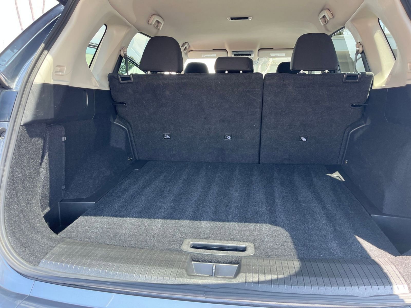 Used 2025 Nissan Rogue SV FWD image 33