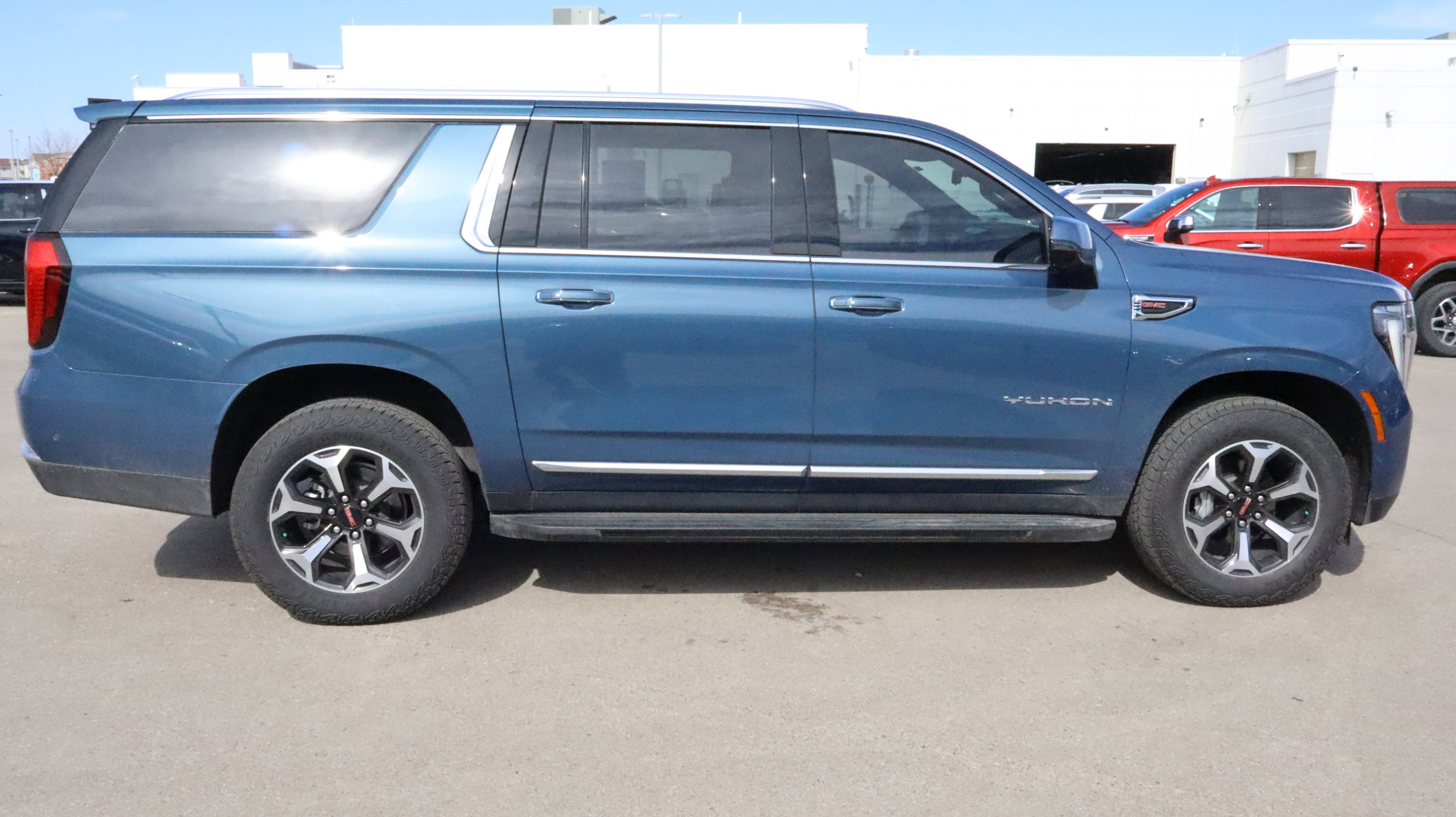 Certified 2026 GMC Yukon XL Elevation w/ Elevation Premium Package AWD/4WD image 8