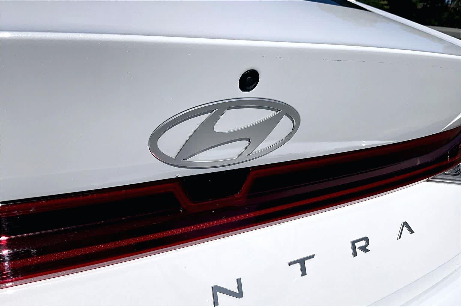 Used 2025 Hyundai Elantra SEL FWD image 31