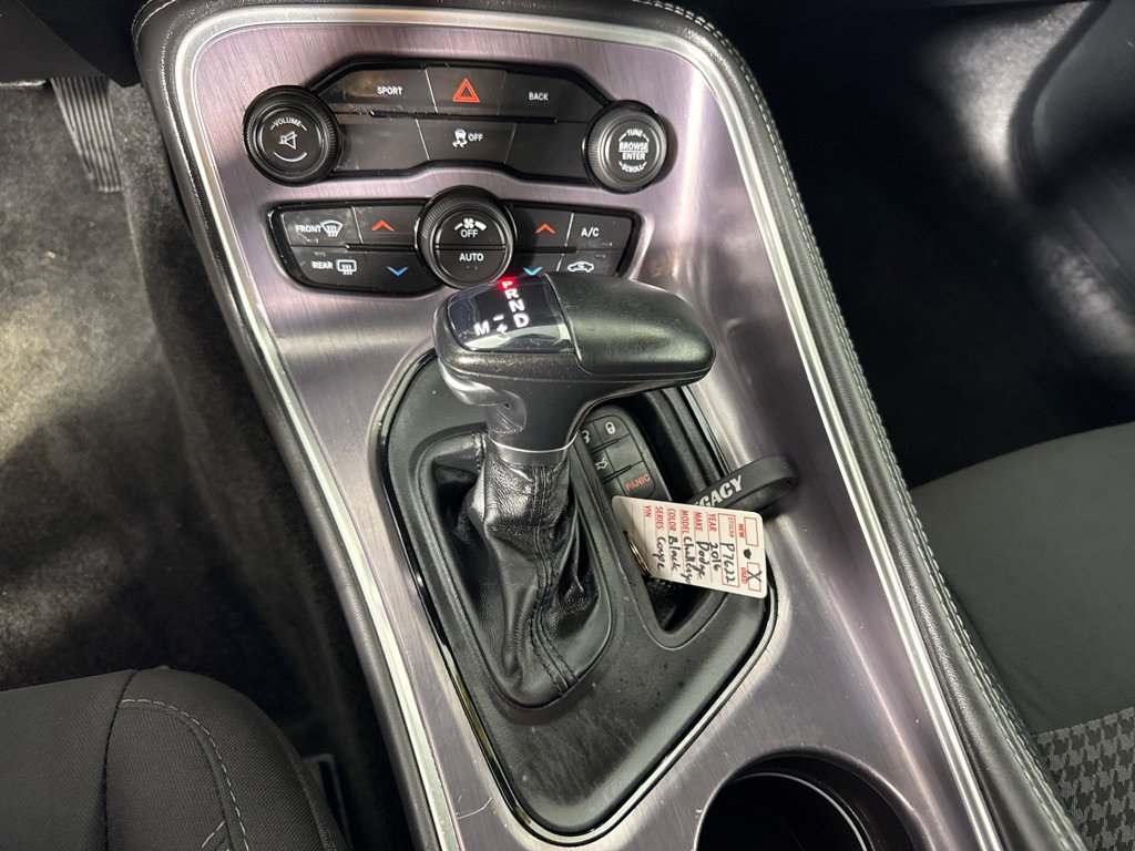 Used 2016 Dodge Challenger SXT image 18