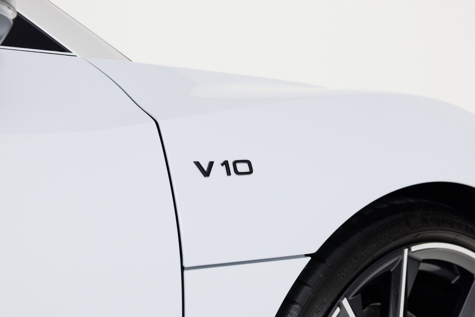 Used 2022 Audi R8 V10 w/ Premium Package RWD image 61