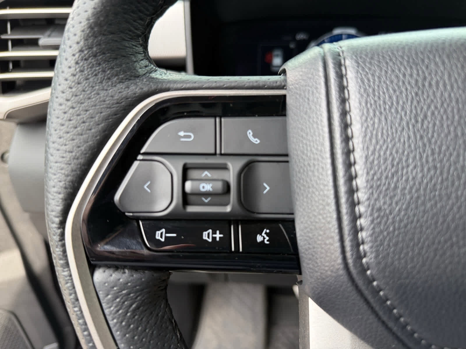 Used 2023 Toyota Sequoia Limited image 21