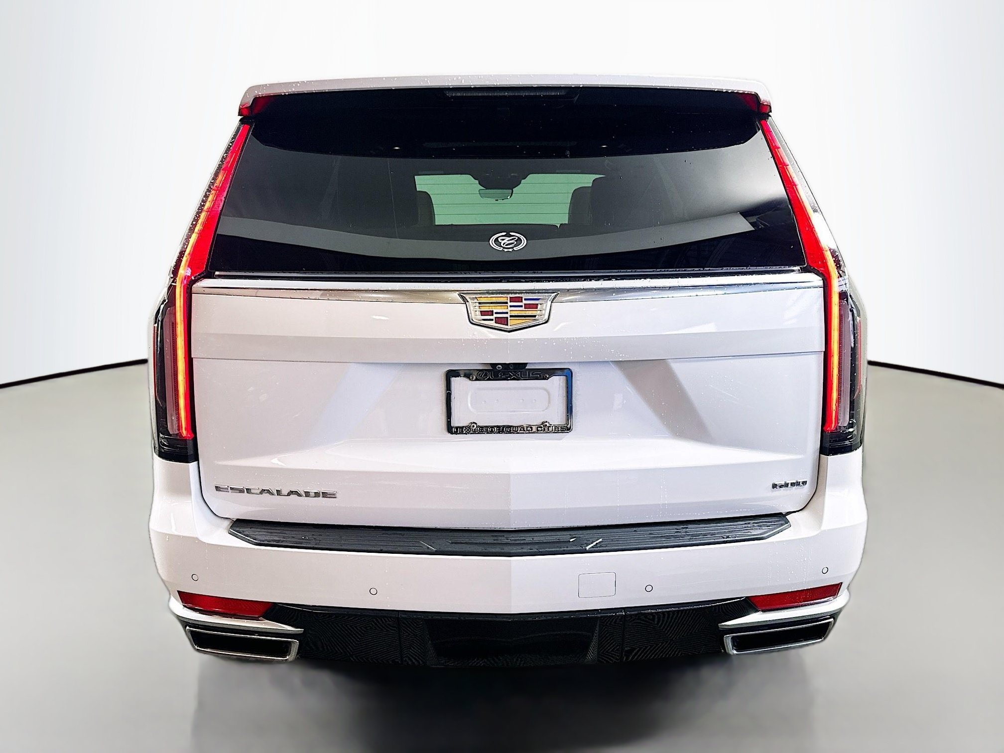 Used 2022 Cadillac Escalade Premium Luxury w/ Performance Package AWD/4WD image 6
