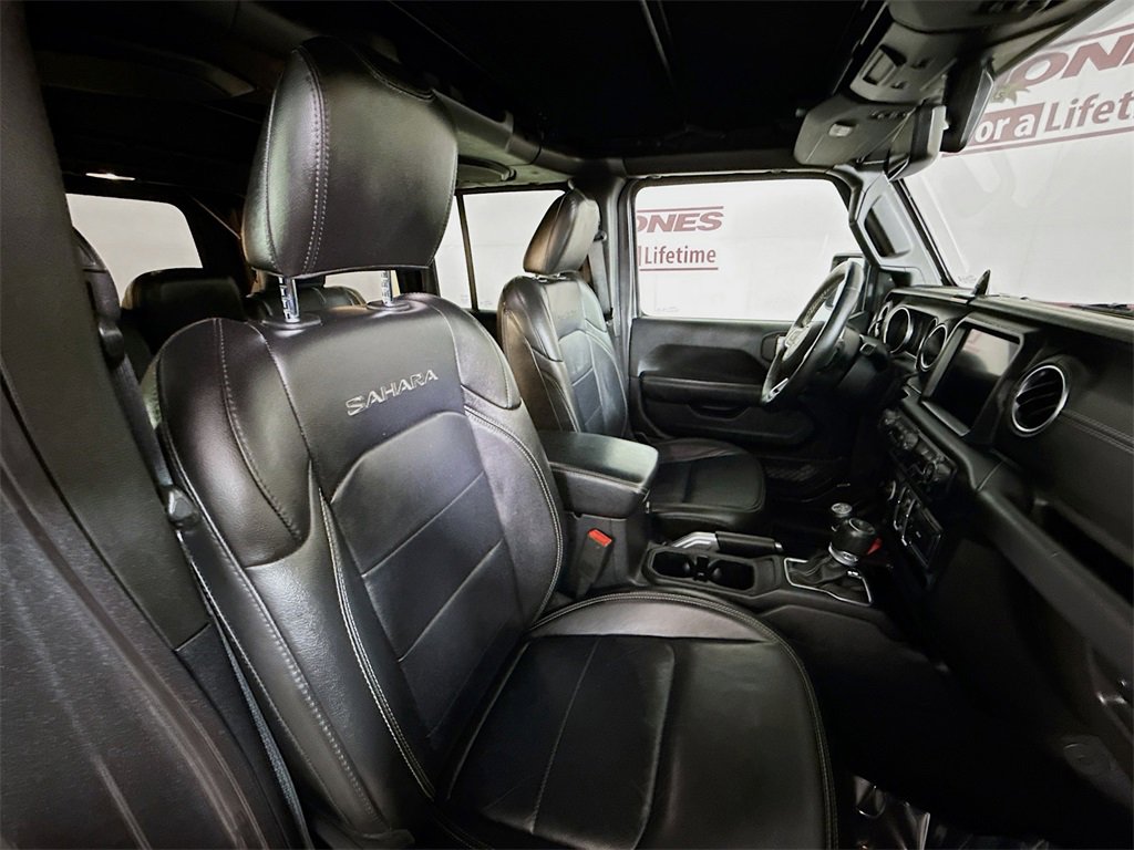 Used 2018 Jeep Wrangler Unlimited Sahara image 32