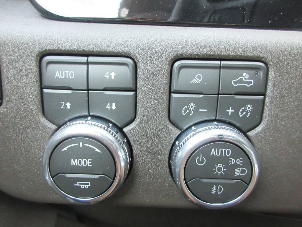 New 2026 GMC Sierra 2500 SLT w/ SLT Premium Package AWD/4WD image 17