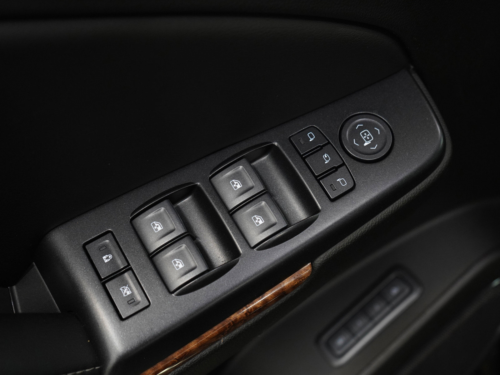 Used 2019 Chevrolet Suburban Premier AWD/4WD image 23