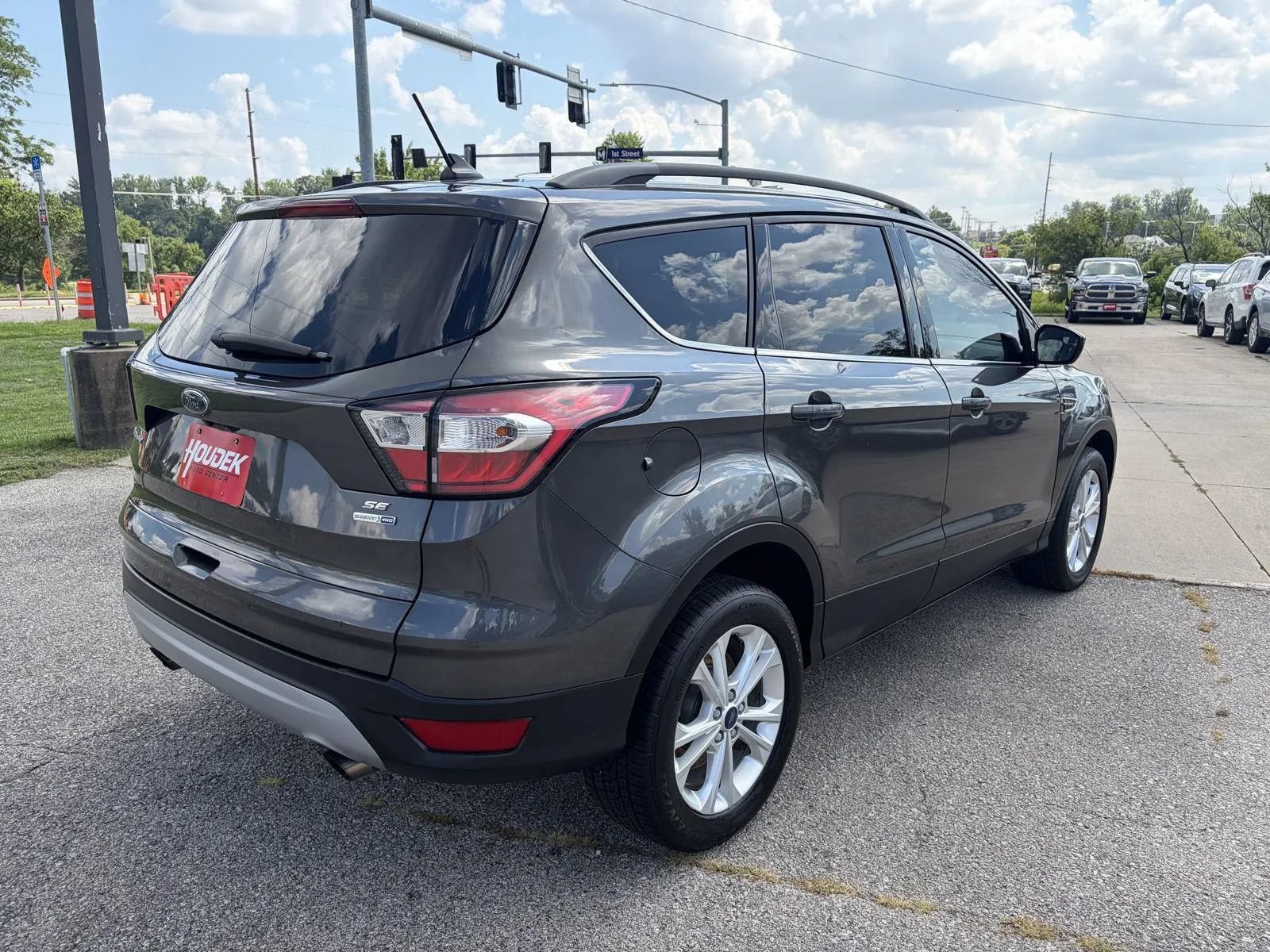 Used 2018 Ford Escape SE w/ SE Sync 3 Package AWD/4WD image 8