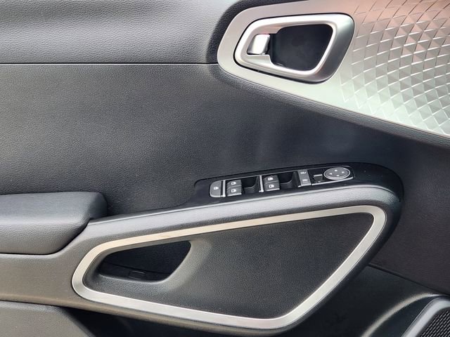 Certified 2025 Kia Soul LX w/ LX Technology Package image 23