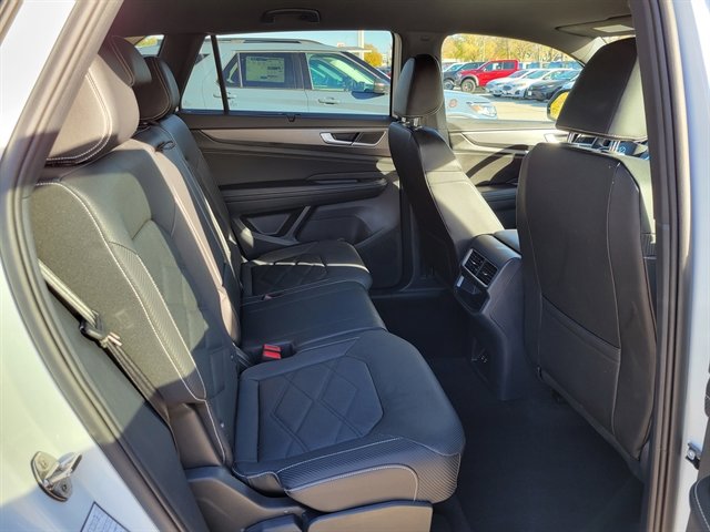 Used 2025 Volkswagen Atlas Cross Sport SE image 4